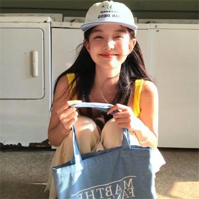 地球上只有我们两人 封面